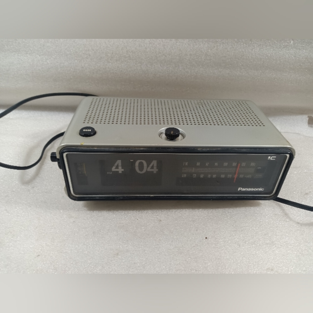Vintage Panasonic RC-6253 FM/AM Flip Clock Radio Alarm Japan MCM Working